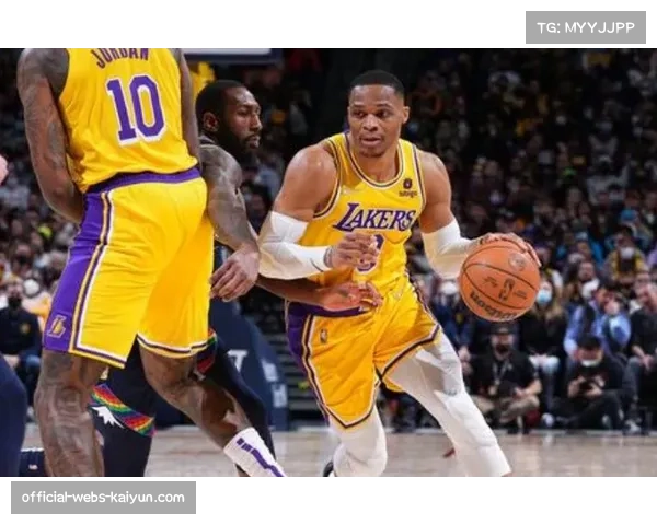 湖人近九场进攻效率122.5同期联盟第二 防守效率同步提升至110.1 湖人近九场进攻效率122.5同期联盟第二 防守效率同步提升至110.1